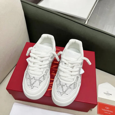 V - SNEAKERS