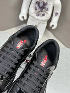 P - SNEAKERS