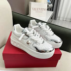 V - SNEAKERS