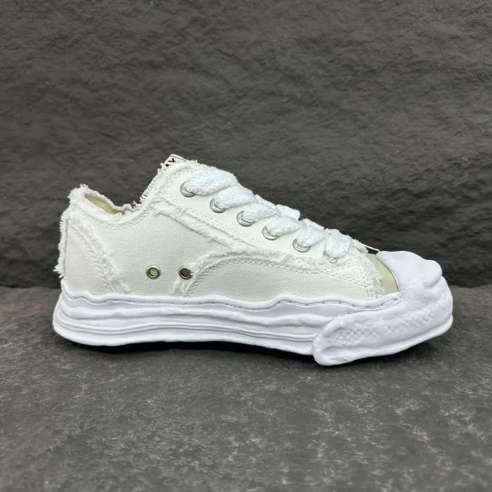 A - SNEAKERS