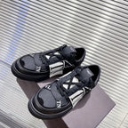 V - SNEAKERS