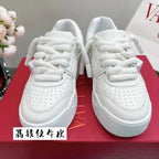 V - SNEAKERS