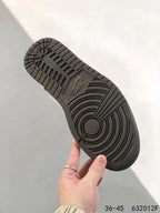 N - SNEAKERS