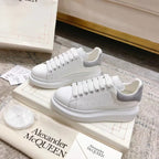A - SNEAKERS