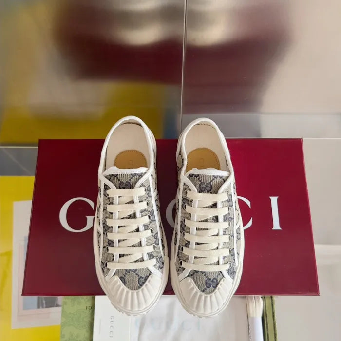 SNEAKERS 07