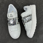 V - SNEAKERS