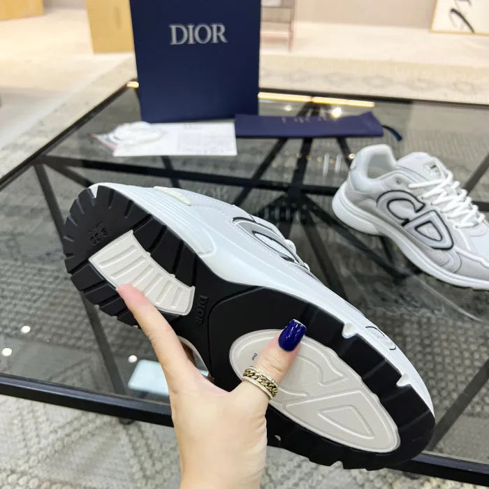 B - SNEAKERS