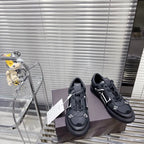 V - SNEAKERS