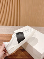 V - SNEAKERS