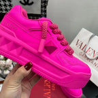 V - SNEAKERS